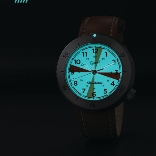 Hemel Radio Room — 40mm No-Lug Quartz Full-Lume Field Watch (Seiko VH31)